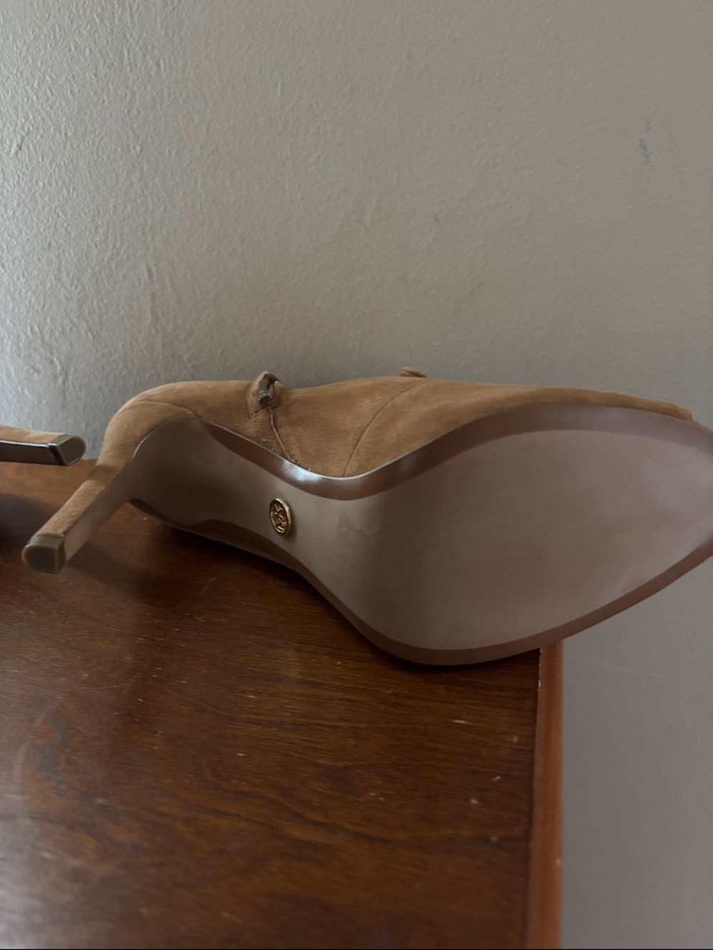 Michael Michael Kors. 9.5, Women’s Shoes, Light Brown / Tan - Picture 5 of 7